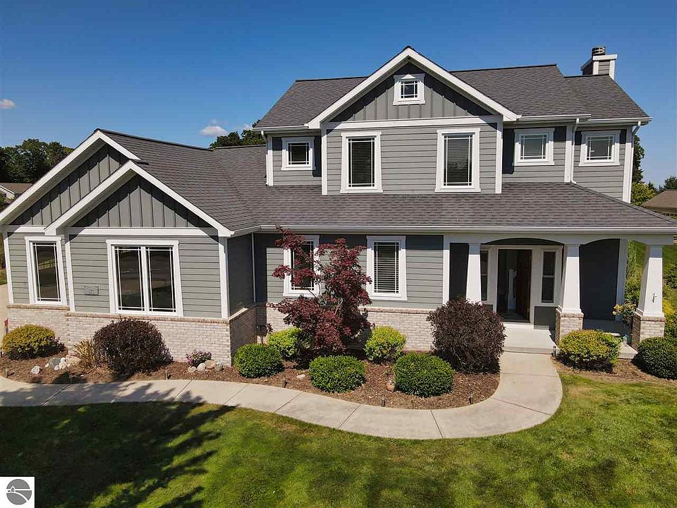 1st image of 573 Madeira Dr
