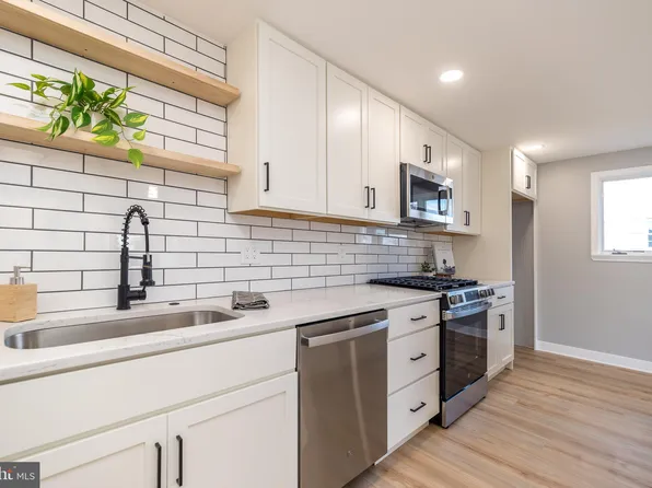 1036 Carousel Dr, Warminster, PA 18974