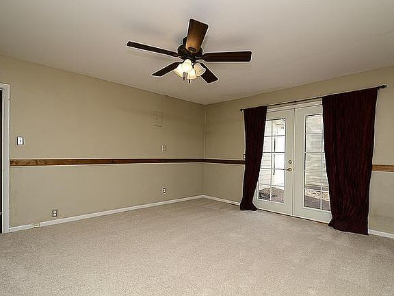 Main Master Bedroom:15’X14’ 