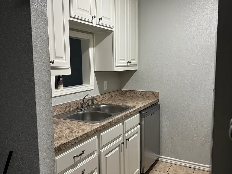 302 Cates Dr #304 — Photo 1