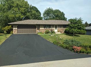 7408 Russett Wood Trl, Cherry Valley, IL 61016