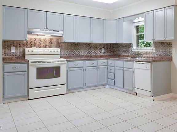 5th image of 207 E Chipwood Dr