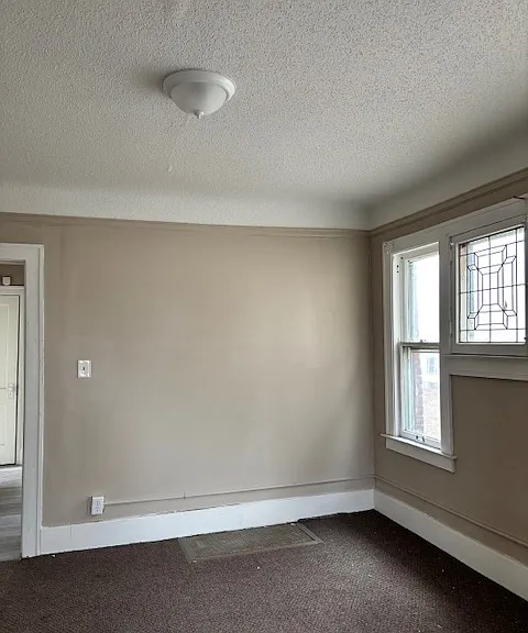 2285 Cortland St — Photo 14