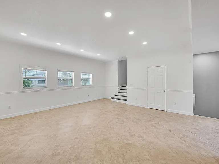453 NE 1st St #0 — Photo 17