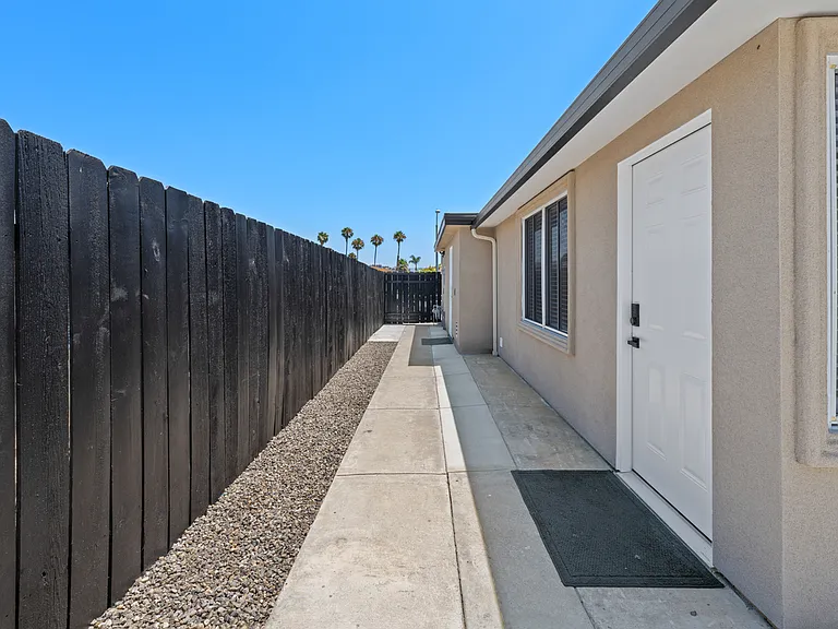 4048 Marzo St — Photo 18