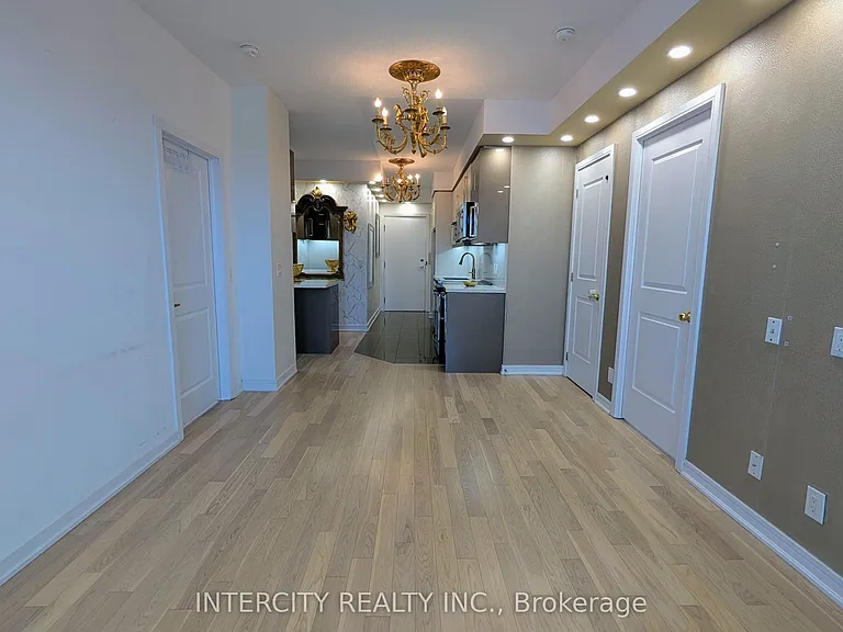 9201 Yonge St #1602 — Photo 7