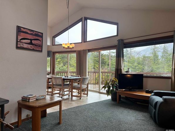 825 Pherson St, Sitka, AK 99835