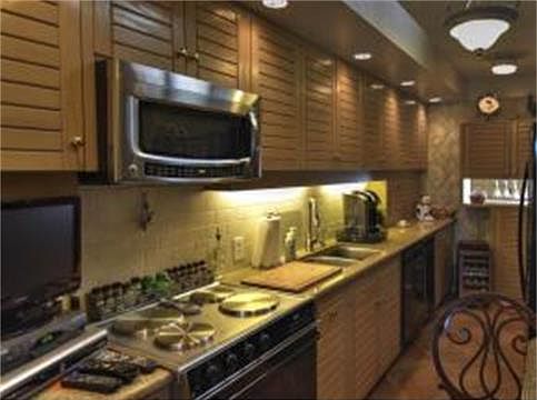 3rd image of 125 Whitehall #125