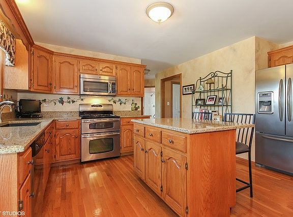 4th image of 11140 Saratoga Dr