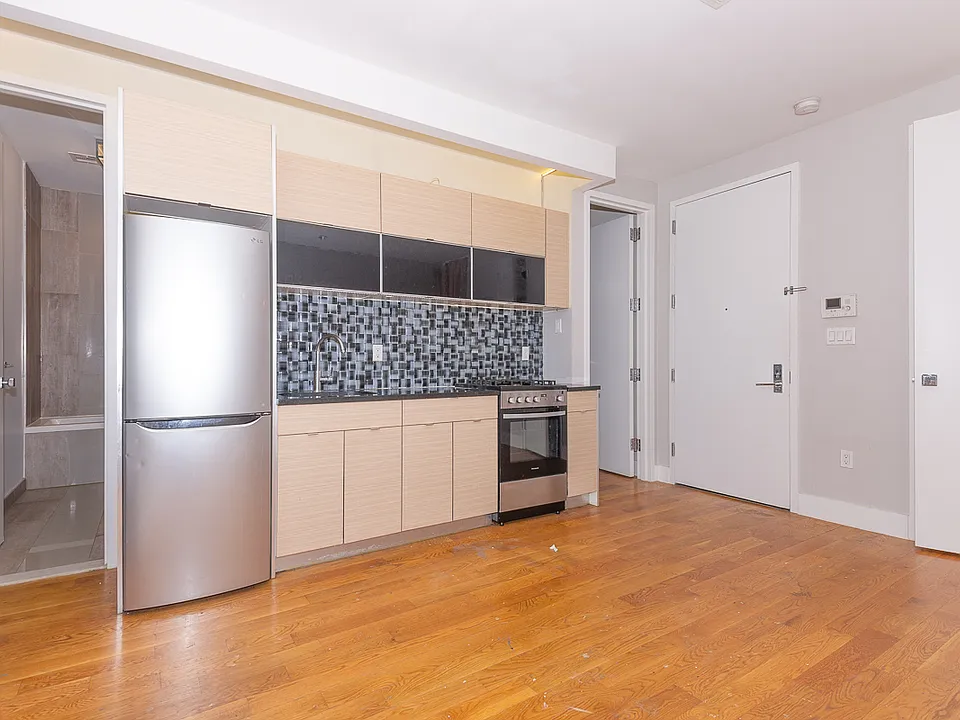 462 Pulaski St #1L