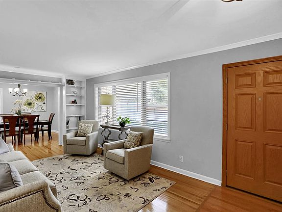 4th image of 1387 Estate Dr
