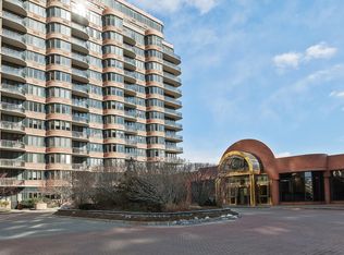 100 Carlyle Dr #CN05F-N05F, Cliffside Park, NJ 07010