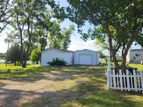98 Eureka Lake Rd, Eureka, KS 67045