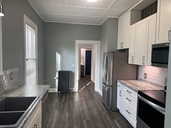 Kitchen towards Livingroom