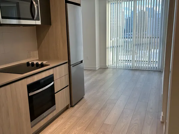 5858 Yonge St #720, Toronto, ON M2M 3T3