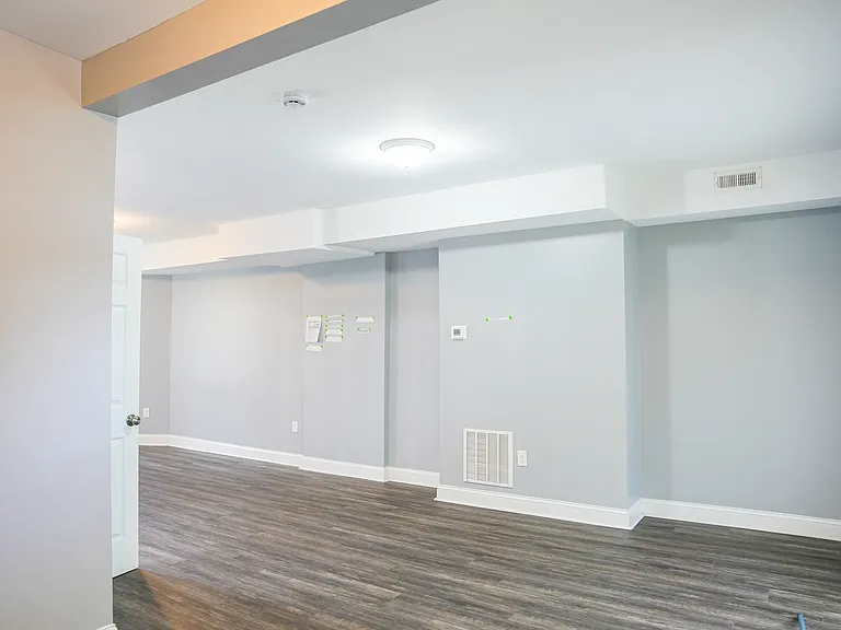 1204 Bonaparte Ave — Photo 18