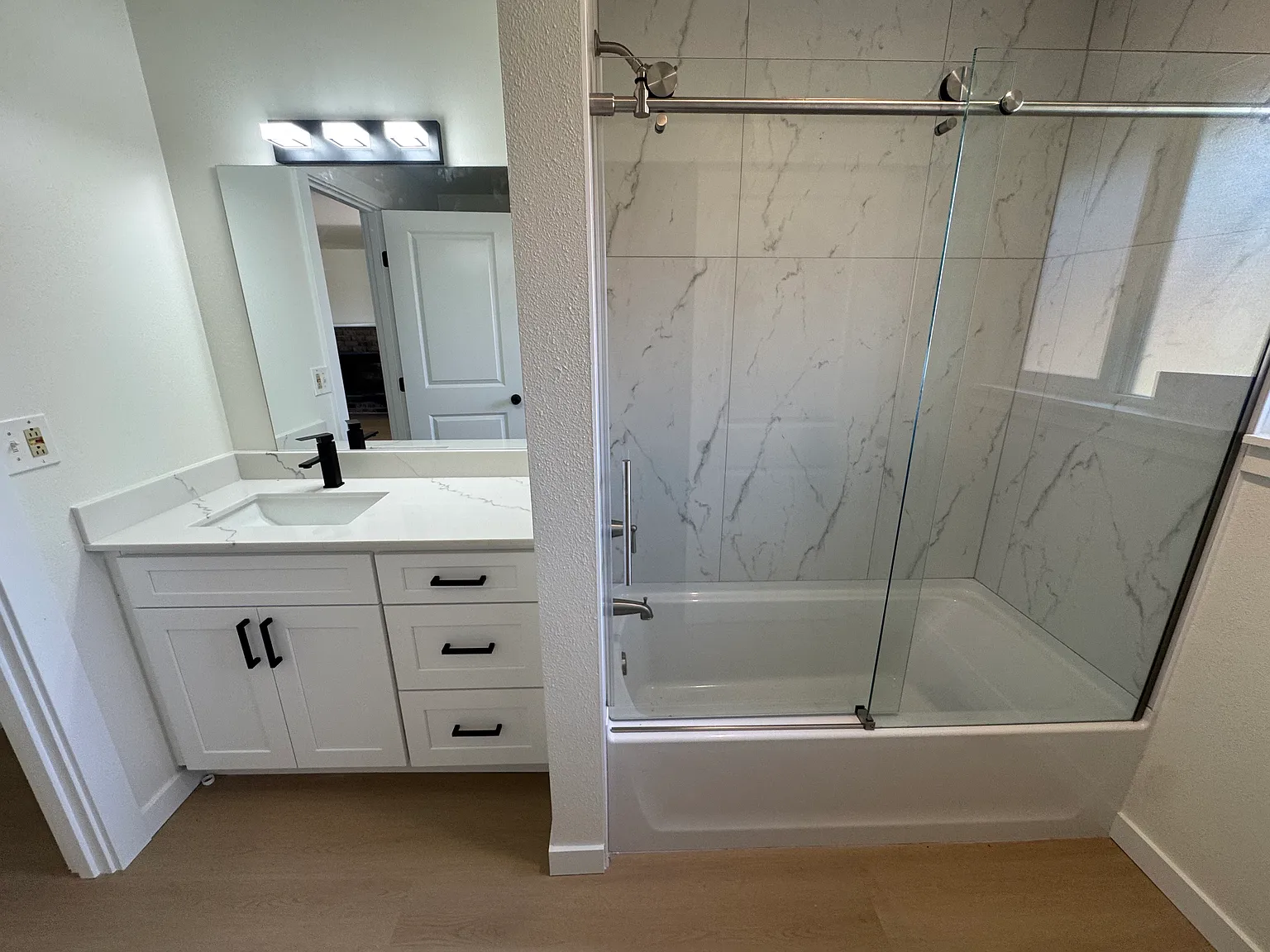 2 bed, 900 sqft, $2,550 — Photo 2