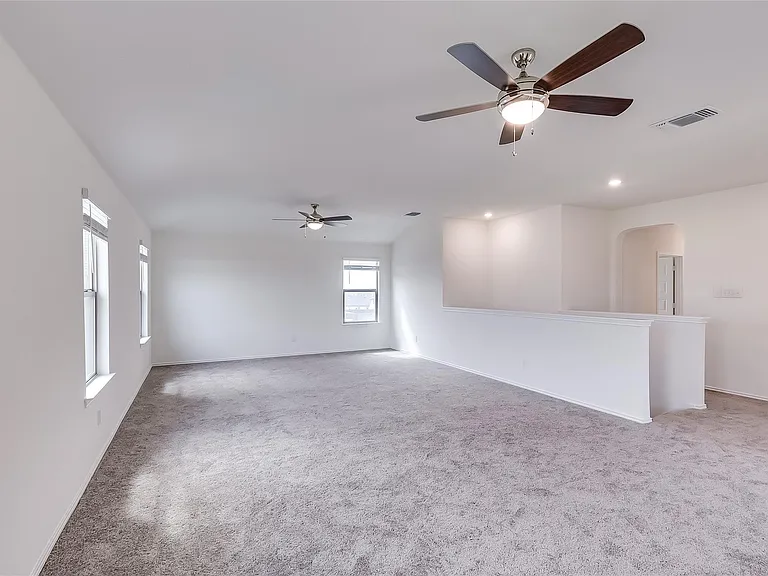 105 Clematis Ct — Photo 18