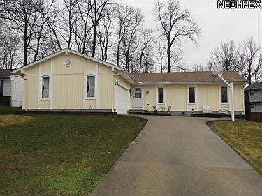1st image of 489 Woodlake Dr