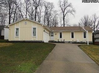 489 Woodlake Dr, Medina, OH 44256