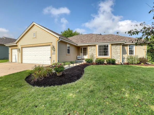 W203N17317 Francis DRIVE, Jackson, WI 53037