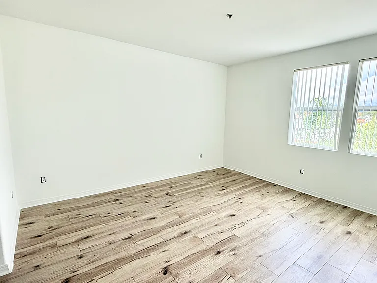 The Watermarque Apartments — Photo 29