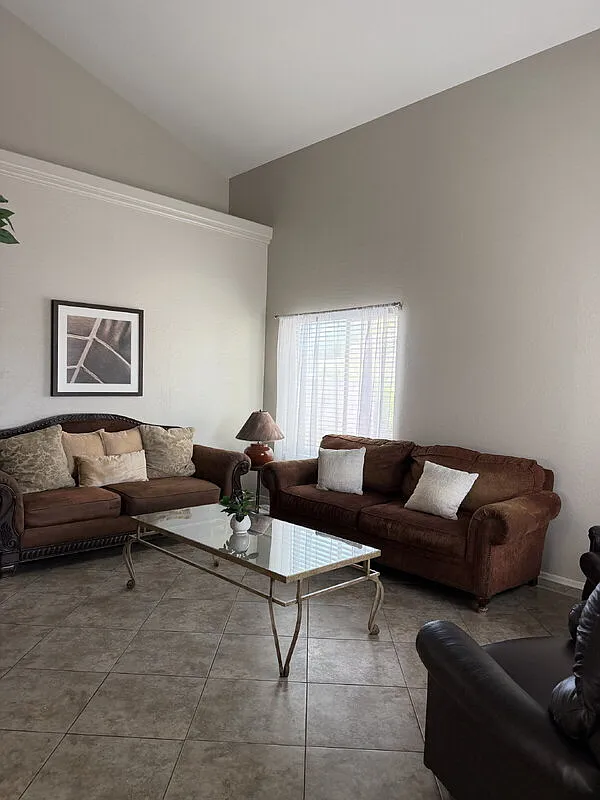 3 bed, 2.5 bath, 2764 sqft, $2,395 — Photo 2