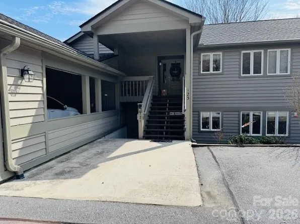121 Burning Tree Ln #121, Flat Rock, NC 28731