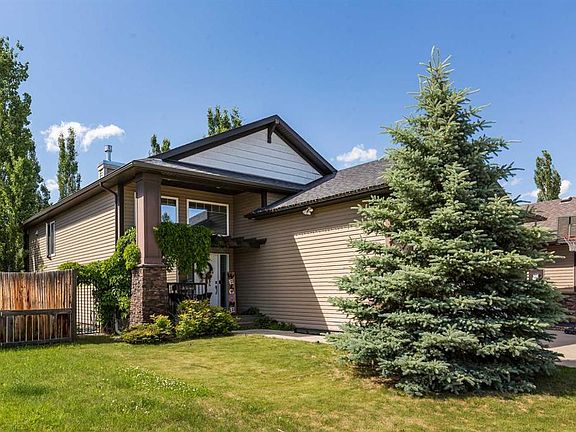2nd image of 8 S Riverton Cres W