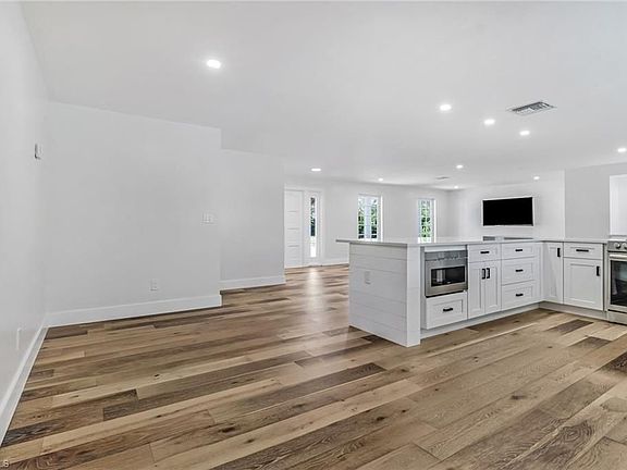 4th image of 1823 Hurricane Harbor Ln