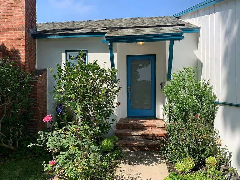 Welcoming entry. Frosted glass door allows for light and privacy.
