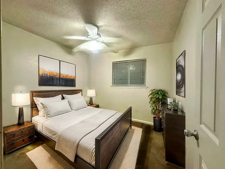 South Castle Apartments — Photo 33