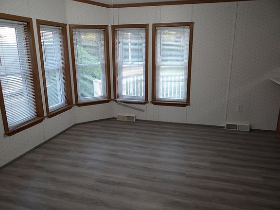 4th image of 4300 Parker Rd