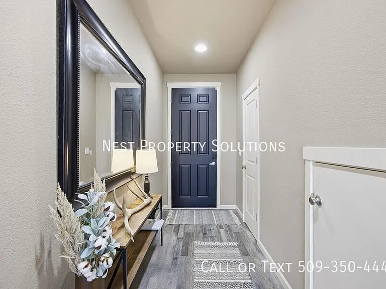 1111 Hilltop Ave NE — Photo 5