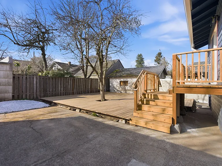 2945 NE 57th Ave — Photo 6