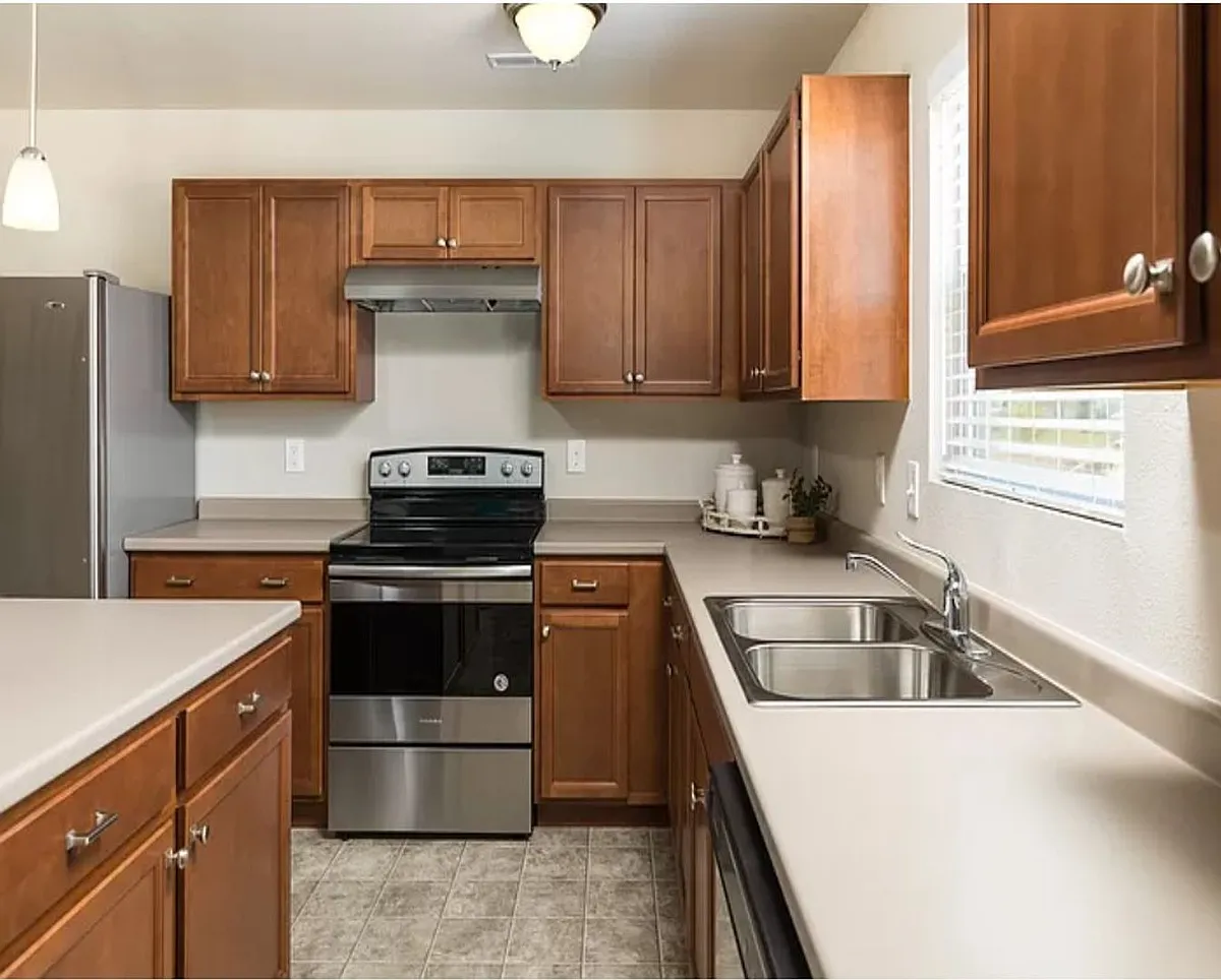 Building Photo - 334 Saddlebrook Dr