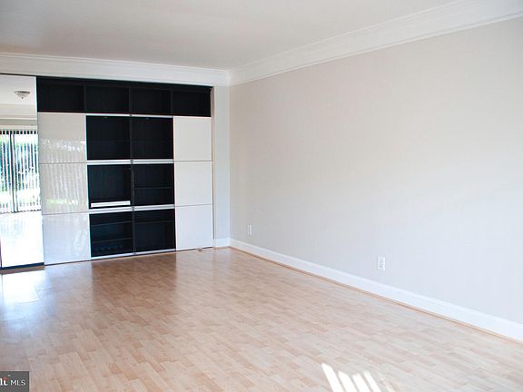 5th image of 3100 S Manchester St APT 126