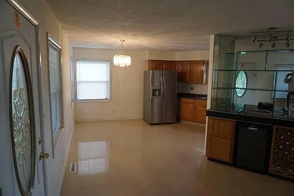 233 W Morningside St — Photo 16