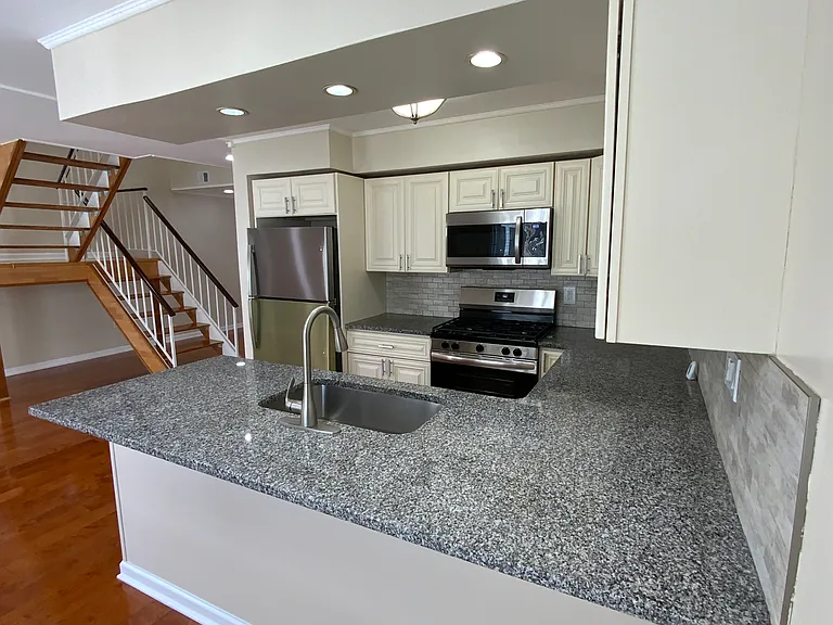 8422 Madison Pl — Photo 29