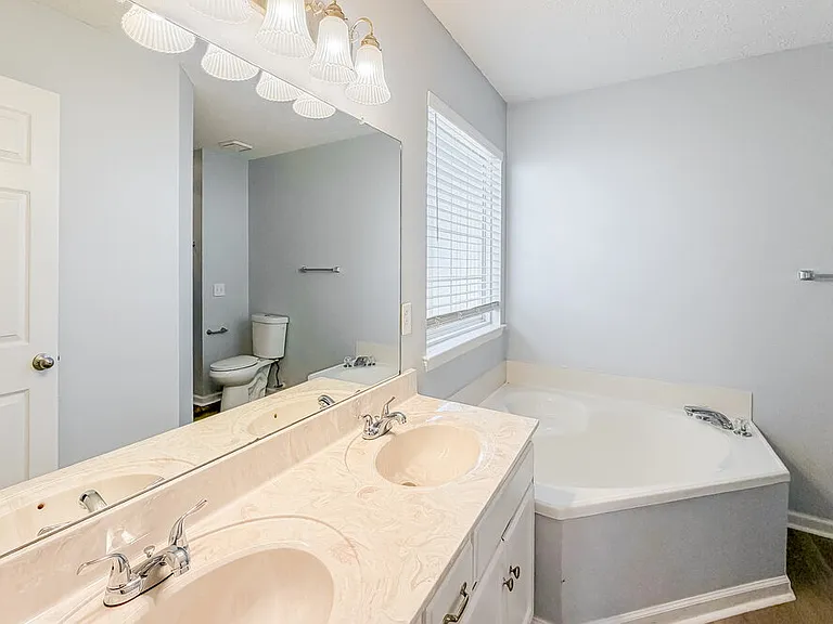 608 Winthrop Ave — Photo 10