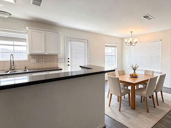 4th image of 417 Joyce Way