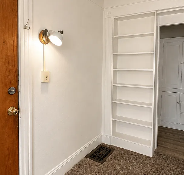704 Stoughton St — Photo 2