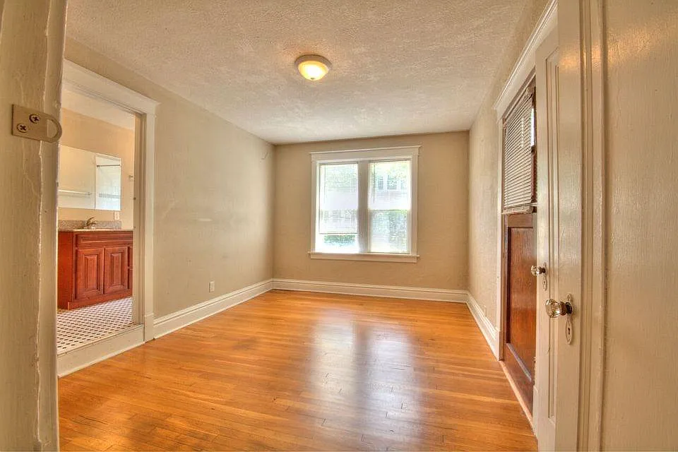 Building Photo - 2055 Maury Ave #1N