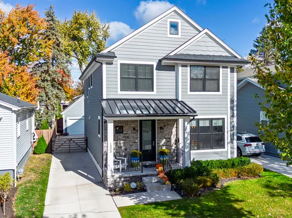 1323 Bennaville Ave, Birmingham, MI 48009