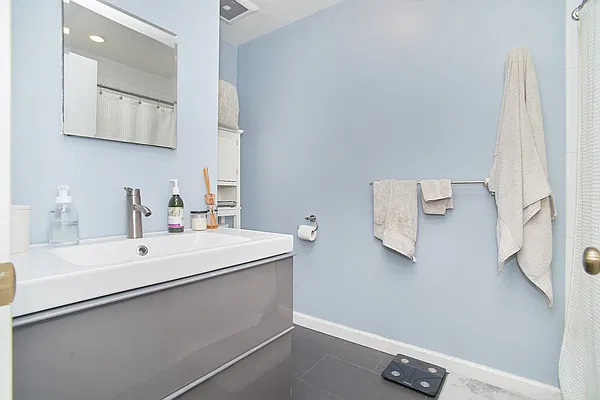Rented by Keller Williams NYC | media 12