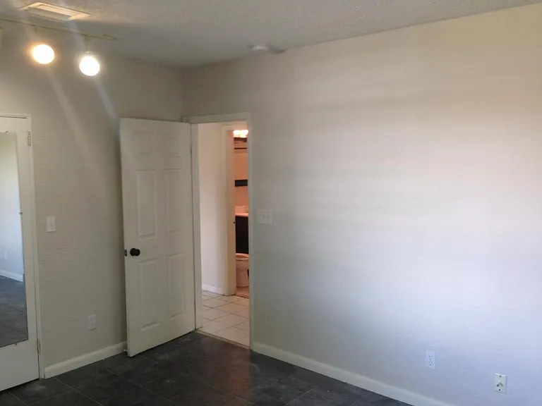 2105 Monroe Ter — Photo 22