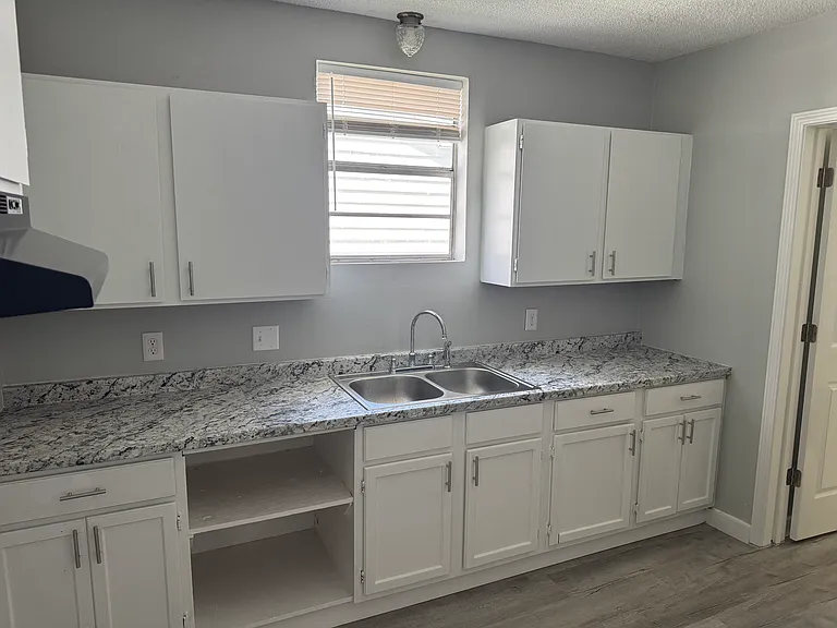 2332 Albert St #A — Photo 5