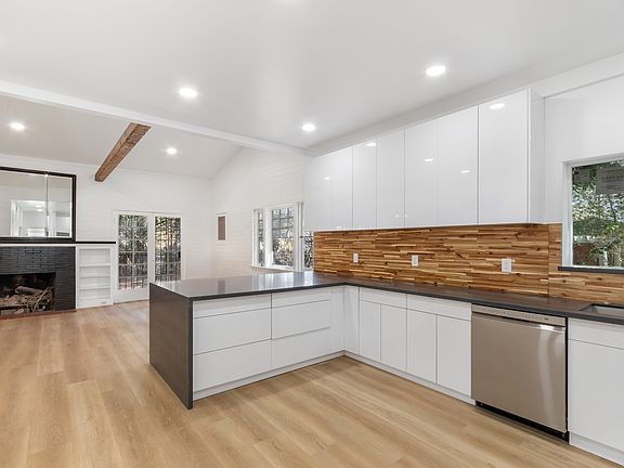 5th image of 6170 Melvin Ave