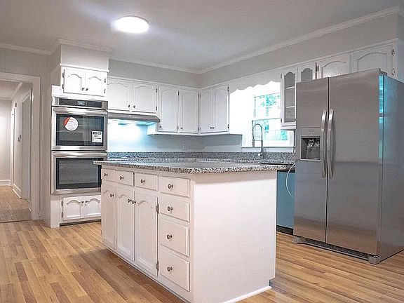4th image of 219 River Oak Dr