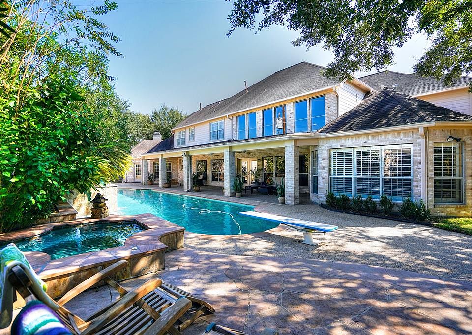1st image of 2402 Hidden Shore Dr